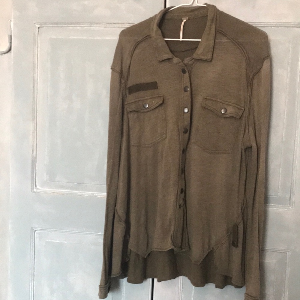 Free People blouse in an army Green colour. Size Small